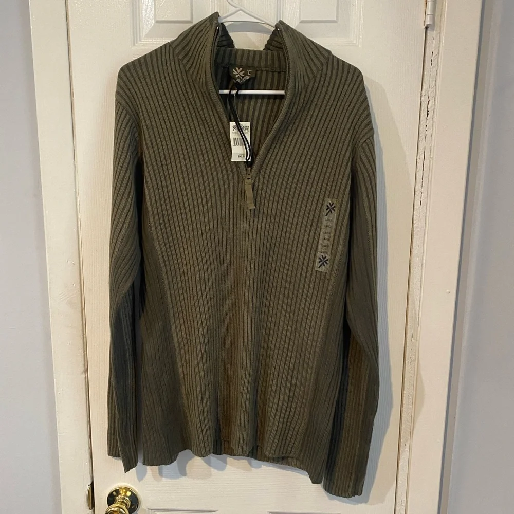 NWT Knit material zip up pullover
